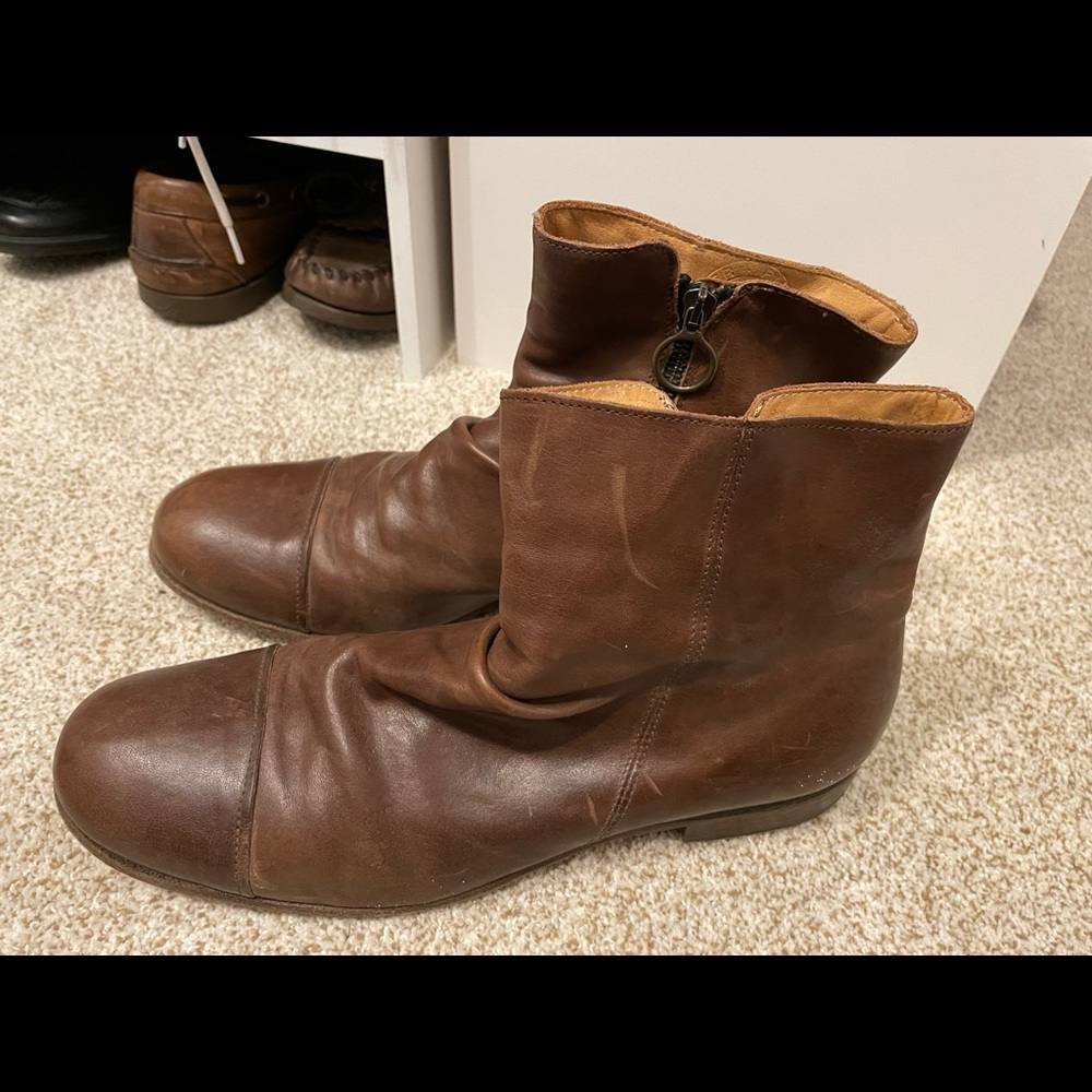 Mens short boots. Zipper on side. Perfect condition. Barely worn